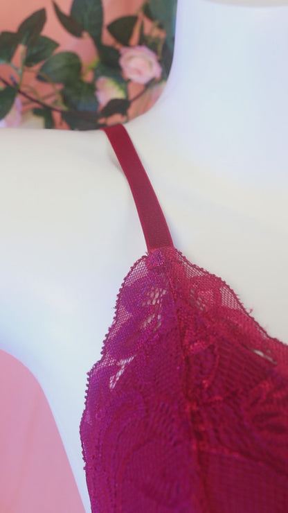 Sexy Red Sleepwear Set Lace Cami with Pads Shorts with Ruffle Hem Bow Detail (Red)